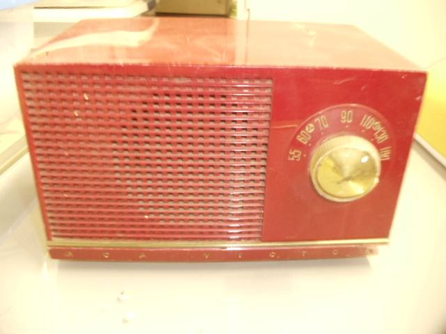 vintage MAJESTIC 50 RADIO: SET OF 2 METAL-TOPPED / BAKELITE KNOBS
